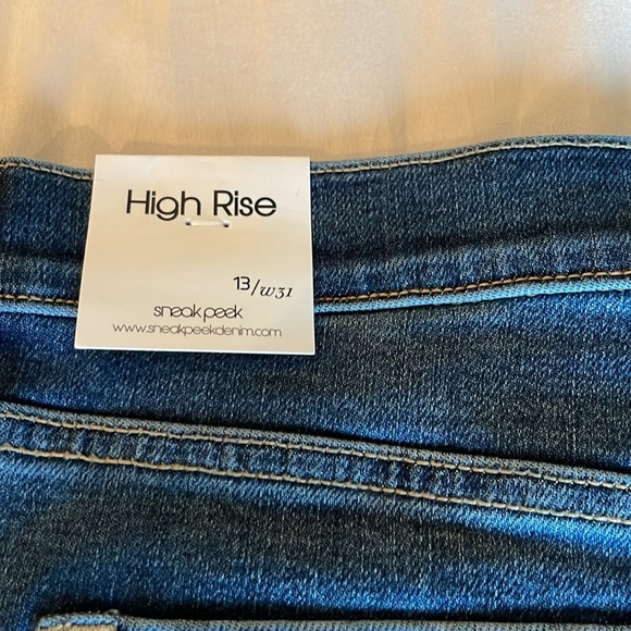 New Sneak peek blue jeans - Picture 6 of 9